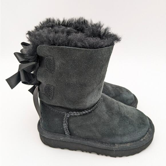 UGG Kids Bailey Bow II Boots Sheepskin Ankle High Lined Size US8 EU25 - Picture 3 of 11